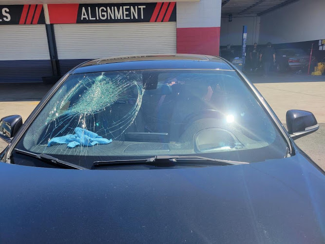 Menos Auto Glass In Los Angeles California