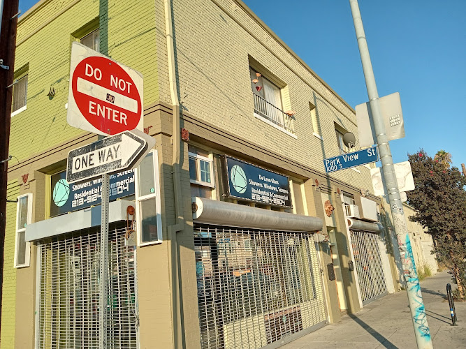 De Leon Glass Company