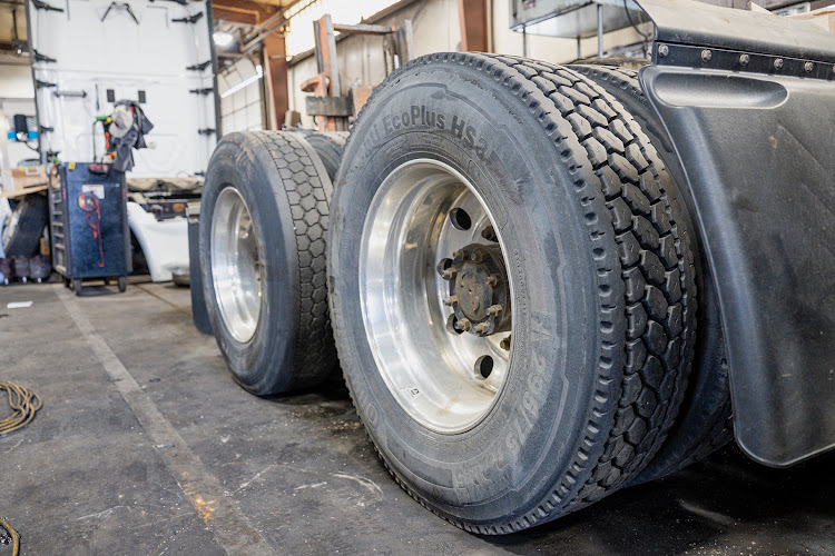 MST Mobile Semi Truck Tire Repair