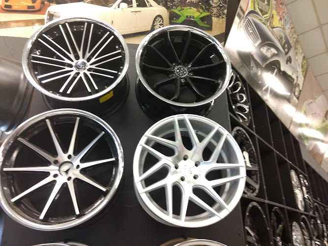 Moe's Customs