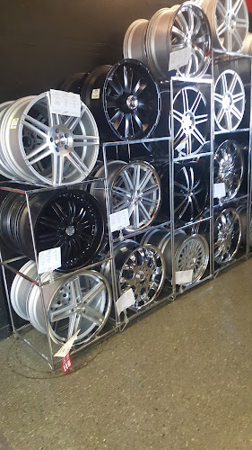 RAW Wheels & Tires