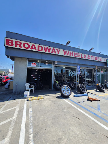 BROADWAY Wheels & Tires Plus