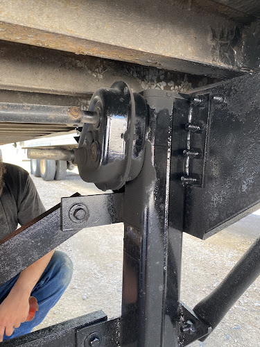 Truck & trailer repair shop