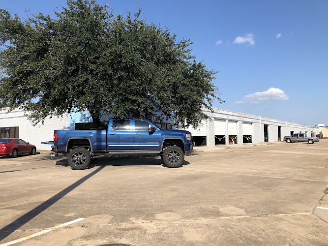 MOMS Paint and Body LLC