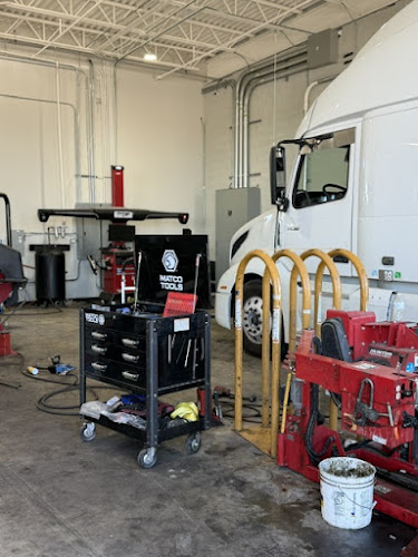 Dash Masters - Truck Wash & Lube