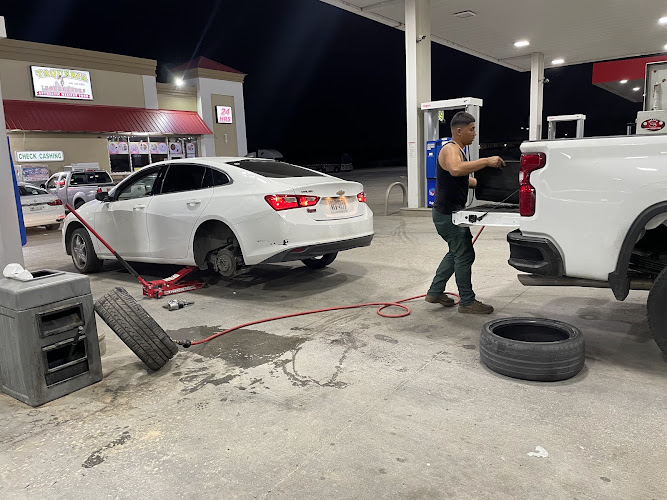 OSCAR’S 24 HRS MOBILE TIRE REPAIR SERVICIO DE LLANTAS 24 HORAS