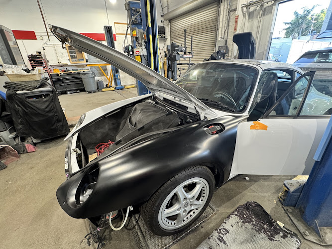 Eli's Collision Repair at Beverly Hills