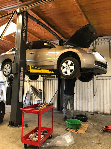 Gomez auto mechanic
