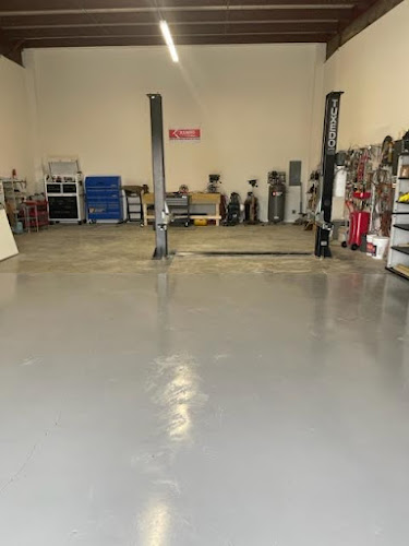 Joe's Auto Service