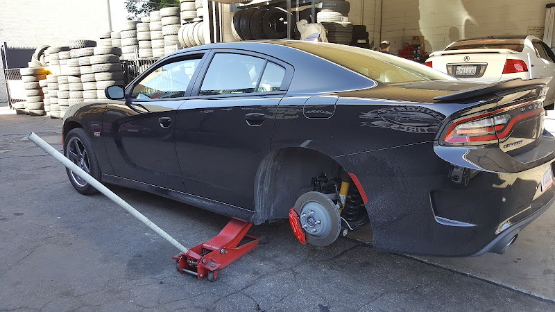 Noho Tires & Wheels Fernando Valenzuela Mural