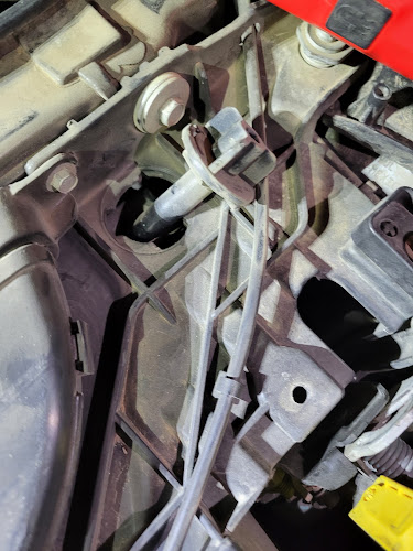 D & J AUTO LLC