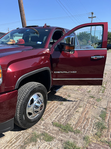 Julio's Pro Clean Detail Shop