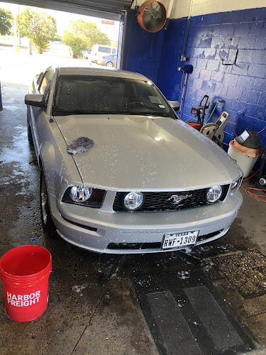 DIAMOND DETAILING CAR WASH