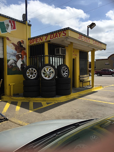 LEAL'S TIRE SHOP