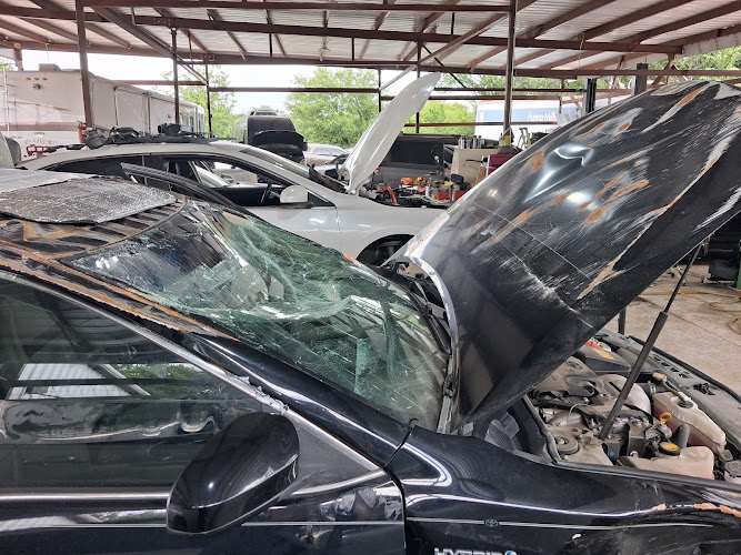 Le Auto Body