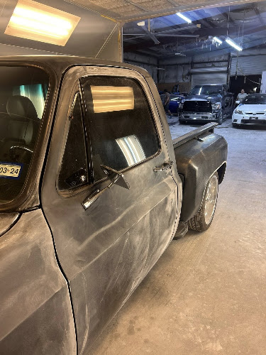 P & D PAINT BODY SHOP