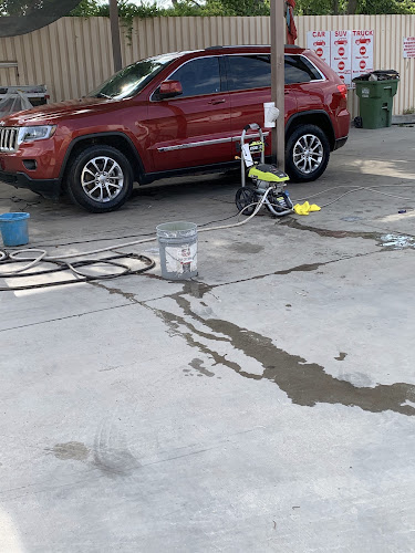Monas car wash