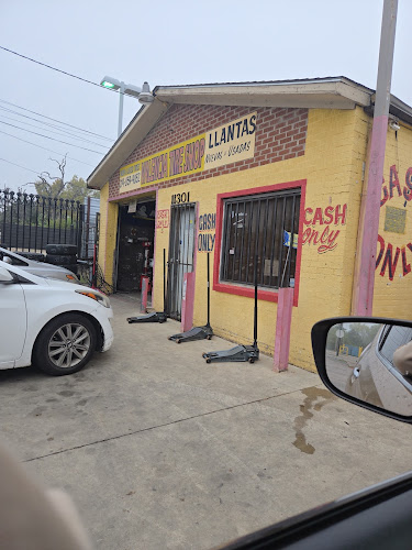 Valencia Tire Shop