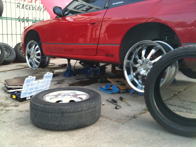 Etins Tires