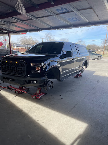 Los Hermanos Tire Shop