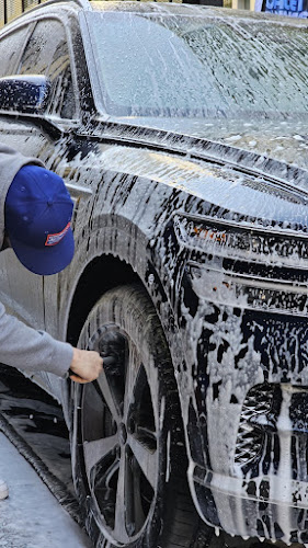 Valet Shines Premiere Detail